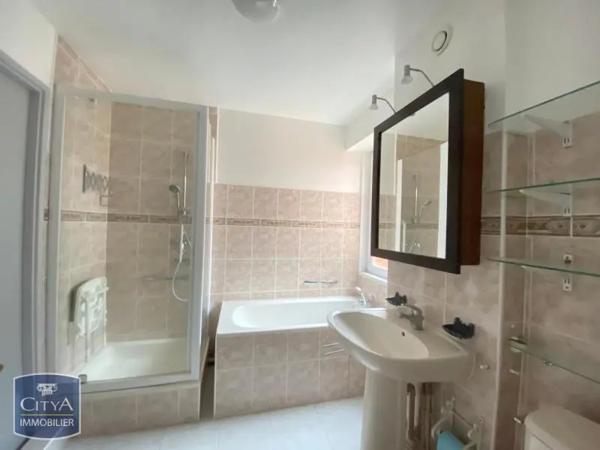 Appartement à louer 5 pièces 127.87m²