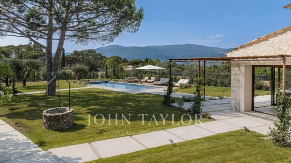 Somptueuse villa en pierre avec vue panoramique et finitions haut de gamme