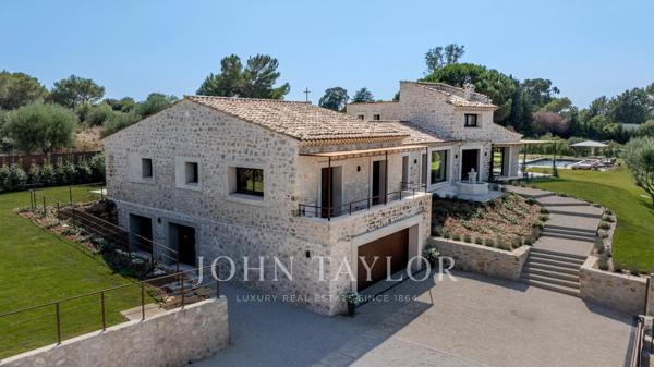 Somptueuse villa en pierre avec vue panoramique et finitions haut de gamme