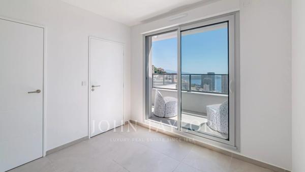 RESIDENCE NEUVE BEAUSOLEIL - TOIT TERRASSE 4 PIÈCES - VUE MER ET MONACO