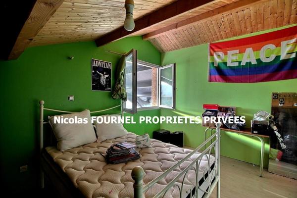 Entre Riotord 43220 et Marlhes 42660 maison sur sous-sol complet 175m² habitables 3/4 chambres sur 2643m² de terrain avec entrepôt indépendant de 160m²  idéal pour un artisan