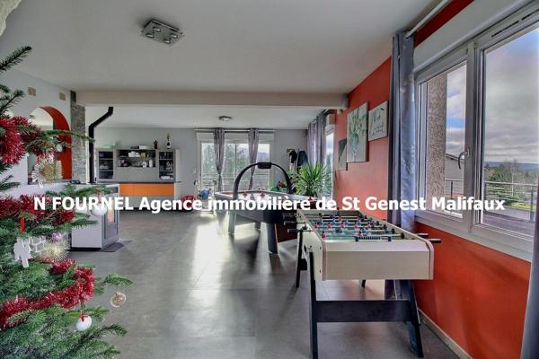 Entre Riotord 43220 et Marlhes 42660 maison sur sous-sol complet 175m² habitables 3/4 chambres sur 2643m² de terrain avec entrepôt indépendant de 160m²  idéal pour un artisan