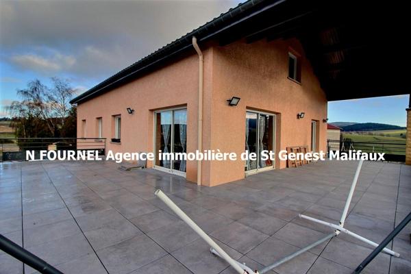 Entre Riotord 43220 et Marlhes 42660 maison sur sous-sol complet 175m² habitables 3/4 chambres sur 2643m² de terrain avec entrepôt indépendant de 160m²  idéal pour un artisan