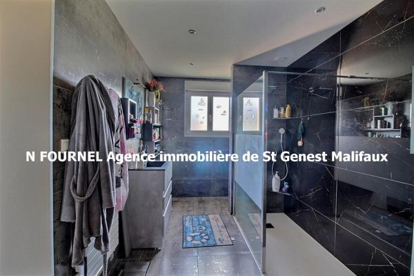 Entre Riotord 43220 et Marlhes 42660 maison sur sous-sol complet 175m² habitables 3/4 chambres sur 2643m² de terrain avec entrepôt indépendant de 160m²  idéal pour un artisan