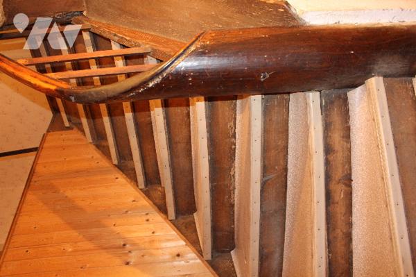 Spacieuse et lumineuse maison historique (ancien café du village), avec dépendances