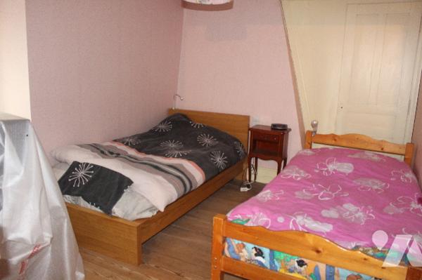 Spacieuse et lumineuse maison historique (ancien café du village), avec dépendances