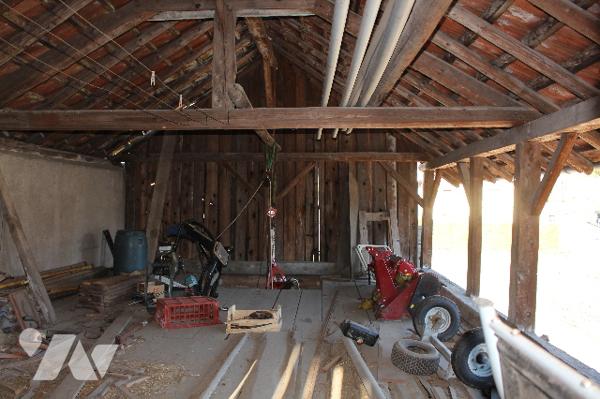 Spacieuse et lumineuse maison historique (ancien café du village), avec dépendances