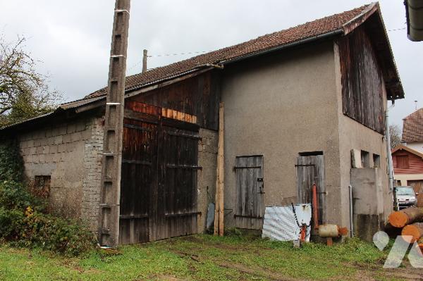 Spacieuse et lumineuse maison historique (ancien café du village), avec dépendances