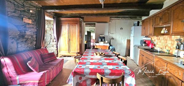 Molompize – Maison en pierre avec dépendances