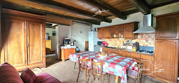 Molompize – Maison en pierre avec dépendances