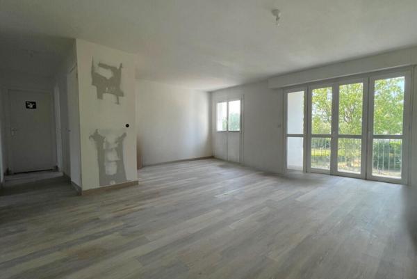 À vendre : Appartement spacieux de 5 pièces à Vannes à rénover - cave et parking