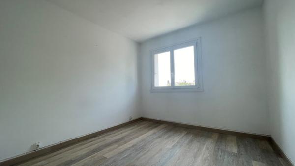 À vendre : Appartement spacieux de 5 pièces à Vannes à rénover - cave et parking
