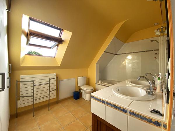 à vendre à Séné Maison avec vue sur le Golfe du Morbihan sous sol complet carport