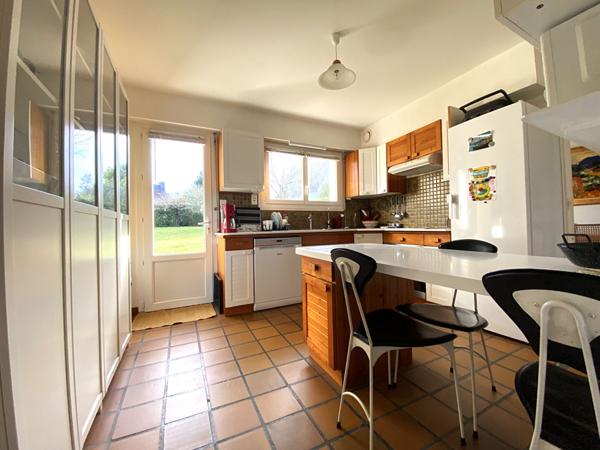 à vendre à Séné Maison avec vue sur le Golfe du Morbihan sous sol complet carport