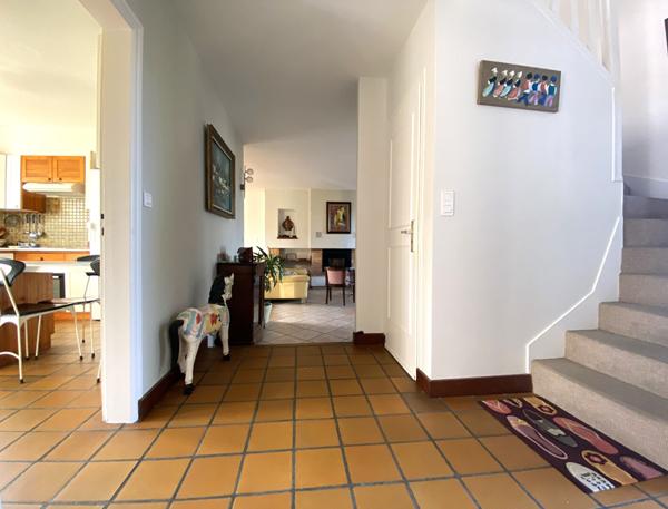 à vendre à Séné Maison avec vue sur le Golfe du Morbihan sous sol complet carport