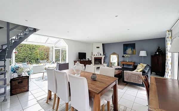 Maison à vendre    5 pièces • 106 m2 Voisins-le-Bretonneux