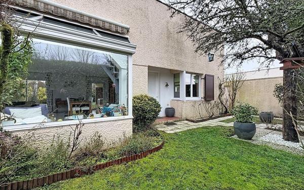 Maison à vendre    5 pièces • 106 m2 Voisins-le-Bretonneux