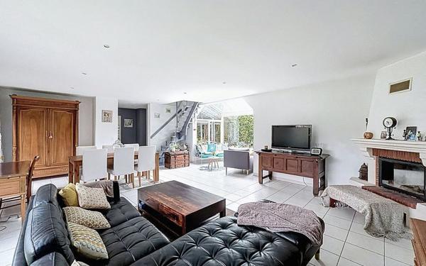 Maison à vendre    5 pièces • 106 m2 Voisins-le-Bretonneux