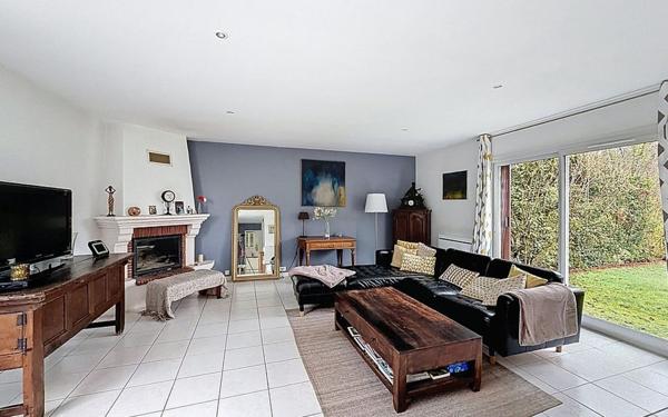 Maison à vendre    5 pièces • 106 m2 Voisins-le-Bretonneux