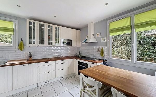 Maison à vendre    5 pièces • 106 m2 Voisins-le-Bretonneux