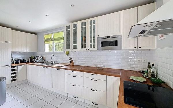 Maison à vendre    5 pièces • 106 m2 Voisins-le-Bretonneux