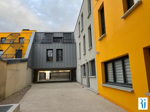 SOTTEVILLE LES ROUEN CLINIQUE DE L'EUROPE - F1 MEUBLE de 20,64 m² dans un immeuble récent en fond de cour