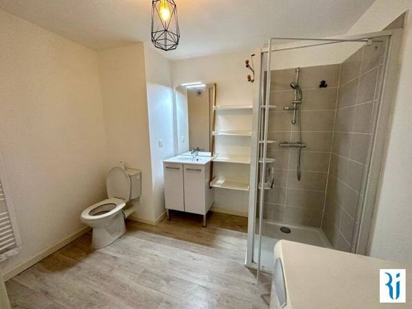 SOTTEVILLE LES ROUEN CLINIQUE DE L'EUROPE - F1 MEUBLE de 20,64 m² dans un immeuble récent en fond de cour