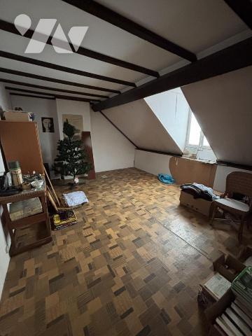 CAMBRAi, Maison Mitoyenne , 3 chambres et terrain