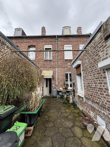 CAMBRAi, Maison Mitoyenne , 3 chambres et terrain