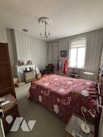 CAMBRAi, Maison Mitoyenne , 3 chambres et terrain