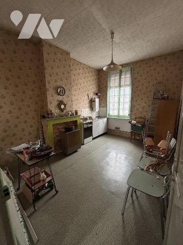 CAMBRAi, Maison Mitoyenne , 3 chambres et terrain