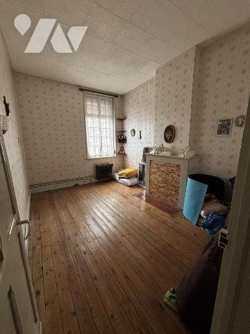 CAMBRAi, Maison Mitoyenne , 3 chambres et terrain