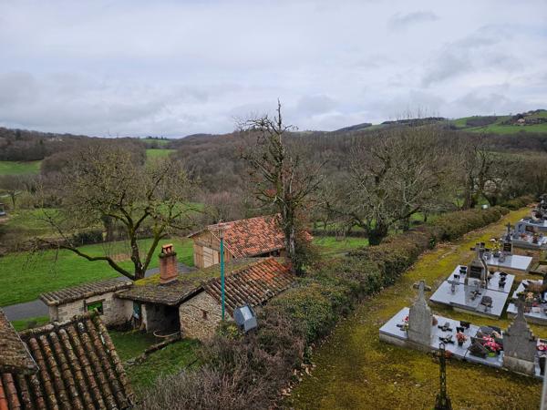 Grande maison rénovée avec atelier ou local commercial, terrasse panoramique et jardin (Mourjou - Puycapel, 15)