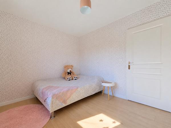 Maison
         5 pièces
        - 150 m² Exclusivité 520 000 € *