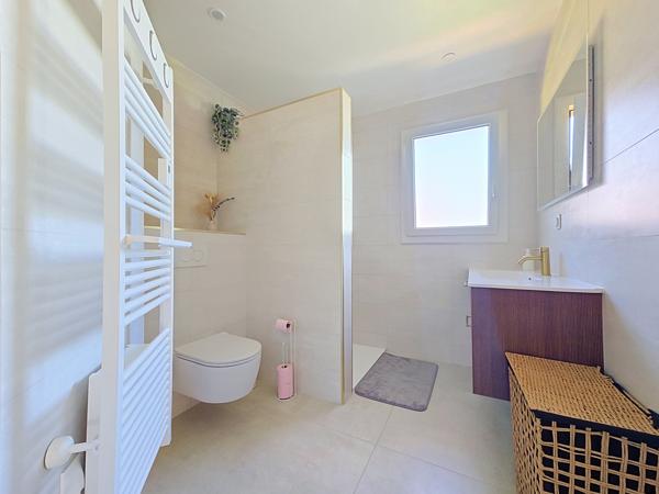 Maison
         5 pièces
        - 150 m² Exclusivité 520 000 € *
