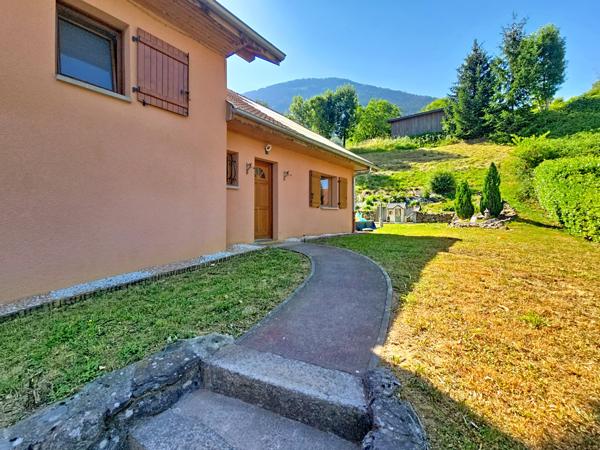 Maison
         5 pièces
        - 150 m² Exclusivité 520 000 € *