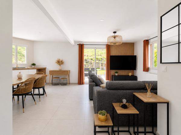 Maison
         5 pièces
        - 150 m² Exclusivité 520 000 € *