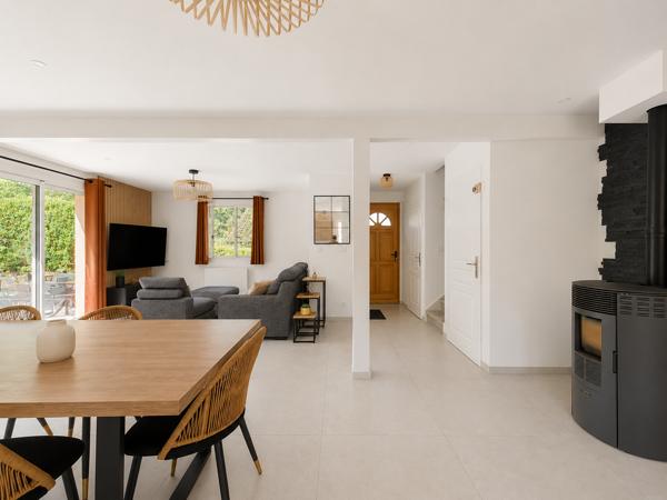 Maison
         5 pièces
        - 150 m² Exclusivité 520 000 € *
