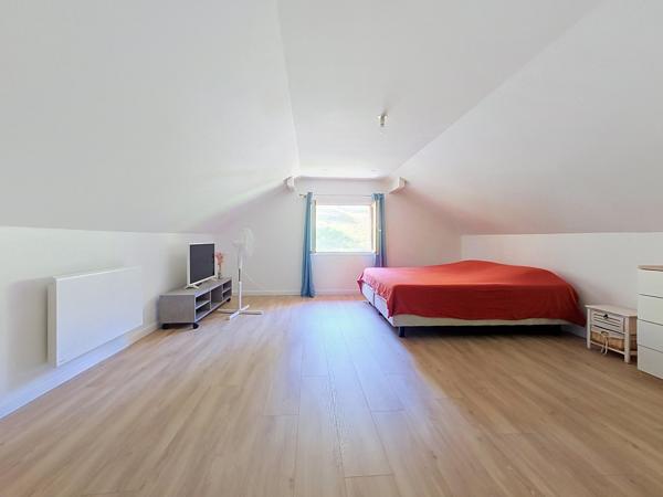 Maison
         5 pièces
        - 150 m² Exclusivité 520 000 € *