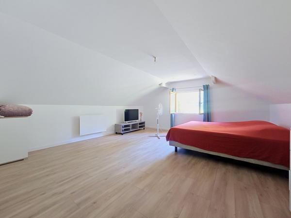 Maison
         5 pièces
        - 150 m² Exclusivité 520 000 € *
