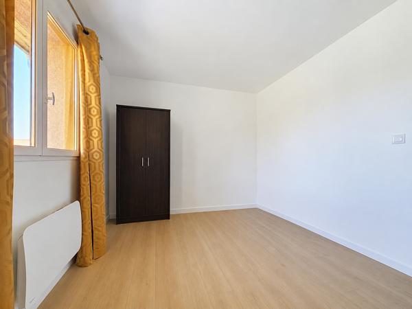 Maison
         5 pièces
        - 150 m² Exclusivité 520 000 € *