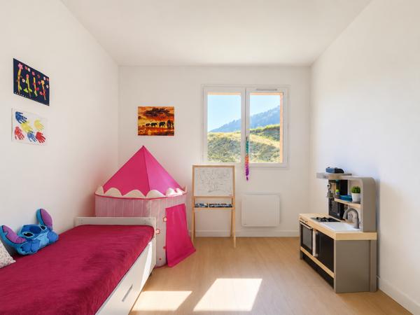 Maison
         5 pièces
        - 150 m² Exclusivité 520 000 € *