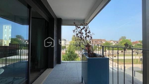 Chambre de service de 79 m²