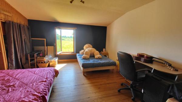 24400 proche Mussidan fermette avec habitation 157 m² et 2 granges parcelle 1ha