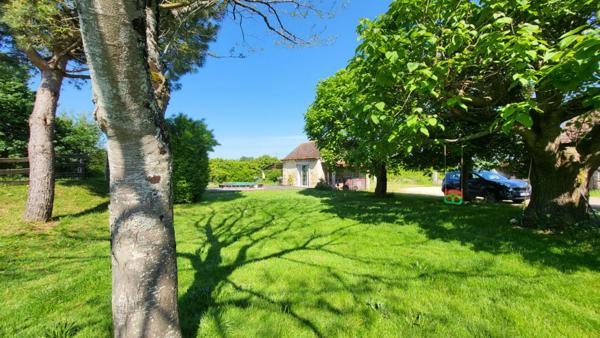 24400 proche Mussidan fermette avec habitation 157 m² et 2 granges parcelle 1ha