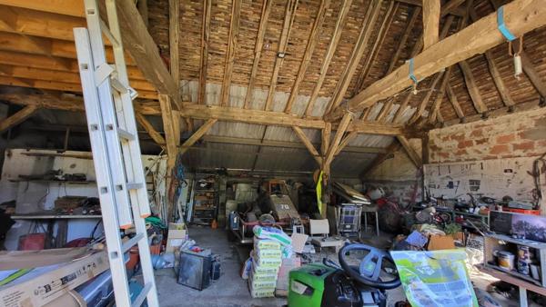 24400 proche Mussidan fermette avec habitation 157 m² et 2 granges parcelle 1ha