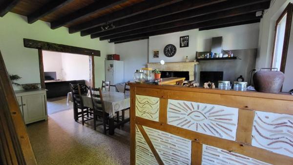 24400 proche Mussidan fermette avec habitation 157 m² et 2 granges parcelle 1ha