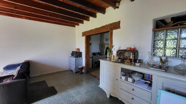 24400 proche Mussidan fermette avec habitation 157 m² et 2 granges parcelle 1ha