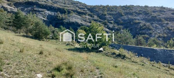 Terrain de 3165m² dont 1644 m² de constructible