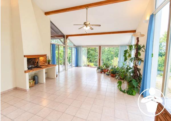 Vente                                                      Maison
                        
                     5 pièces                      148 m2                     à Saint-Hilaire-de-Lusignan